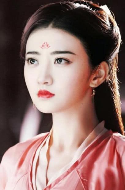 明星在画妆,跟随偶像学化妆技巧